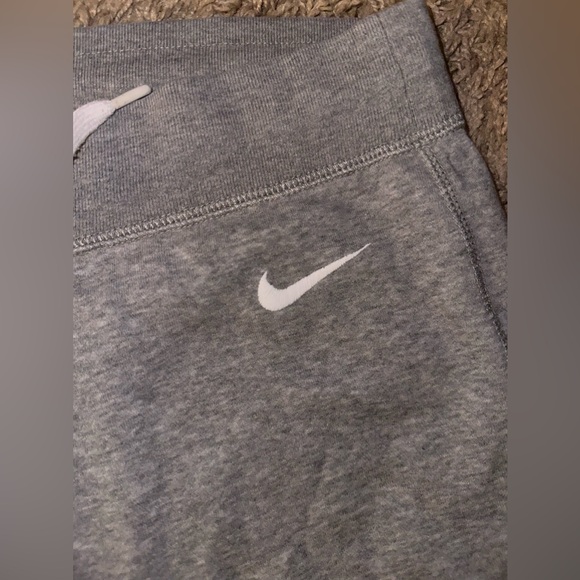 Nike Sweatpants - Picture 3 of 4